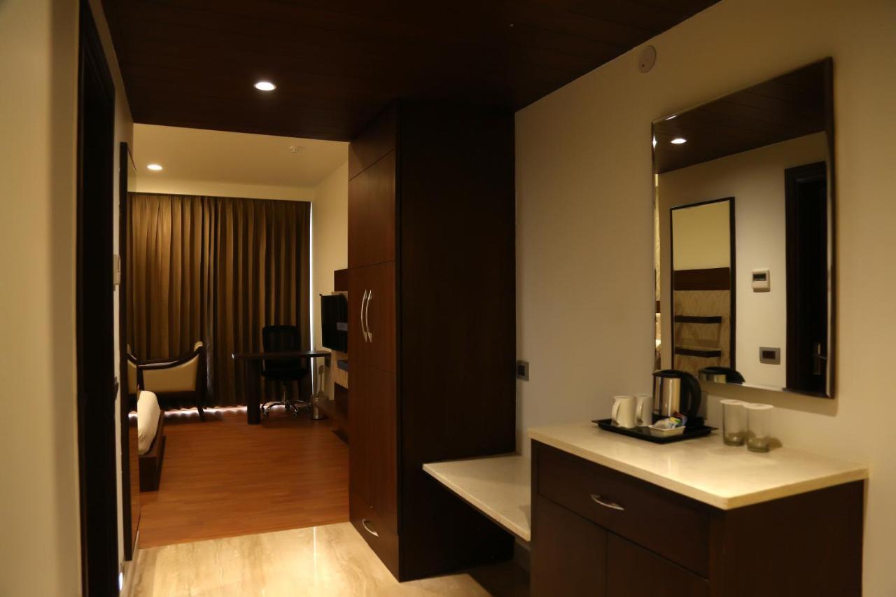 Hotel Imperia Suites ชลันธระ ภายนอก รูปภาพ
