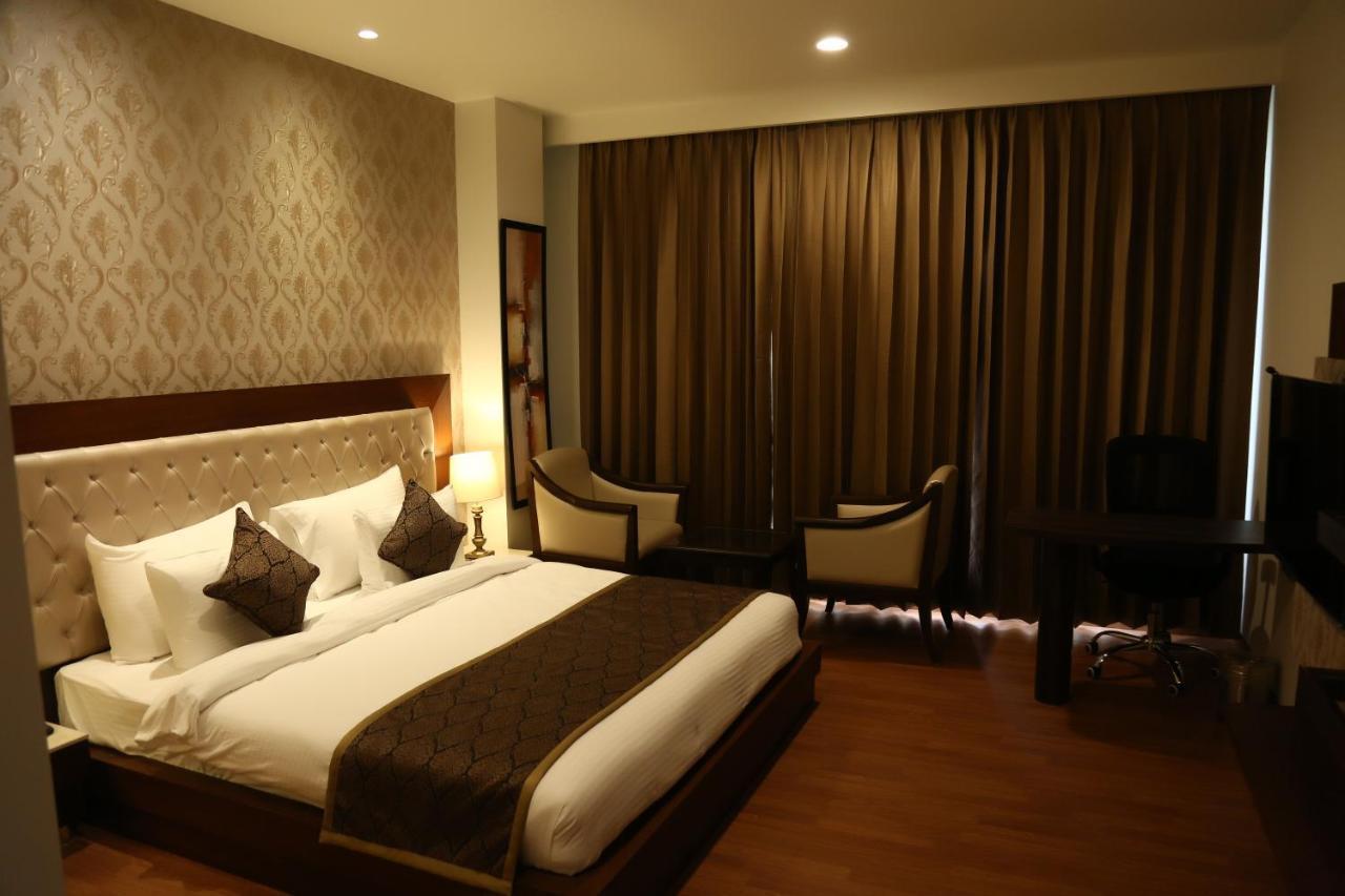 Hotel Imperia Suites ชลันธระ ภายนอก รูปภาพ