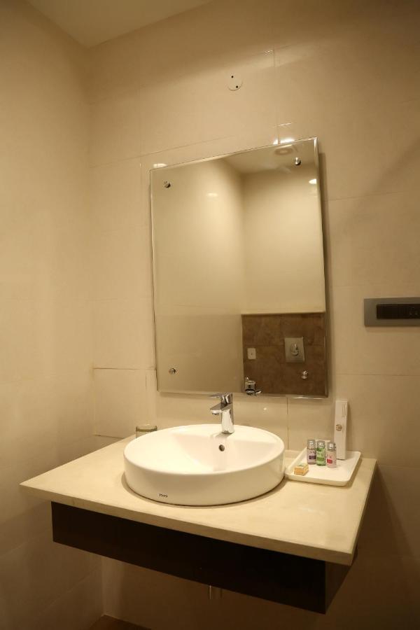 Hotel Imperia Suites ชลันธระ ภายนอก รูปภาพ
