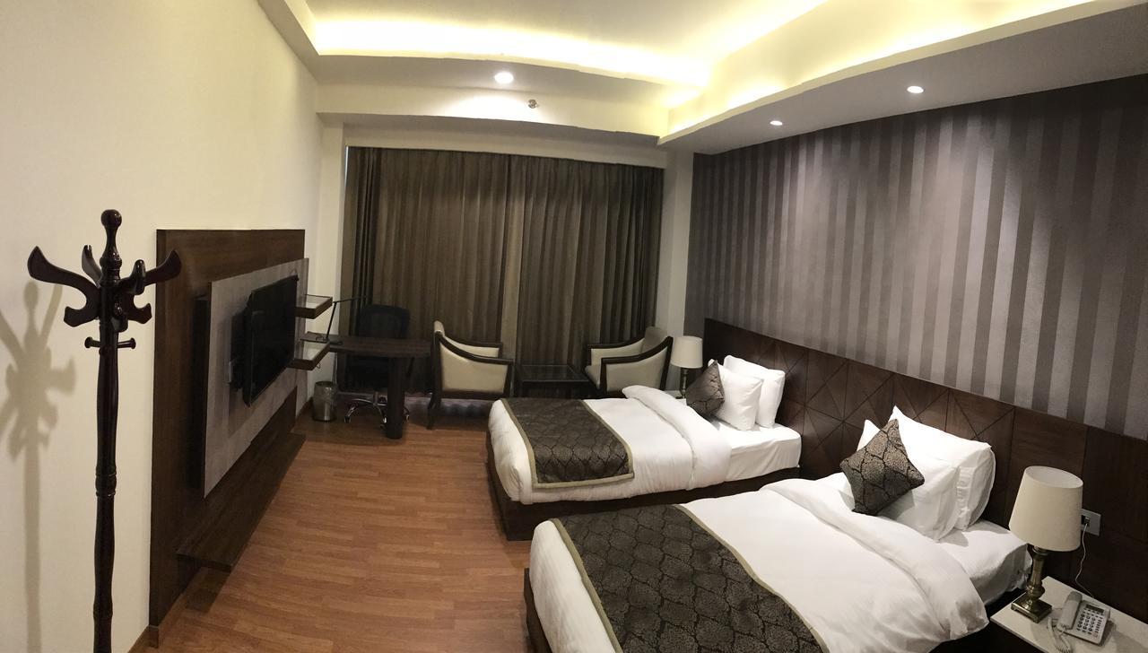 Hotel Imperia Suites ชลันธระ ภายนอก รูปภาพ