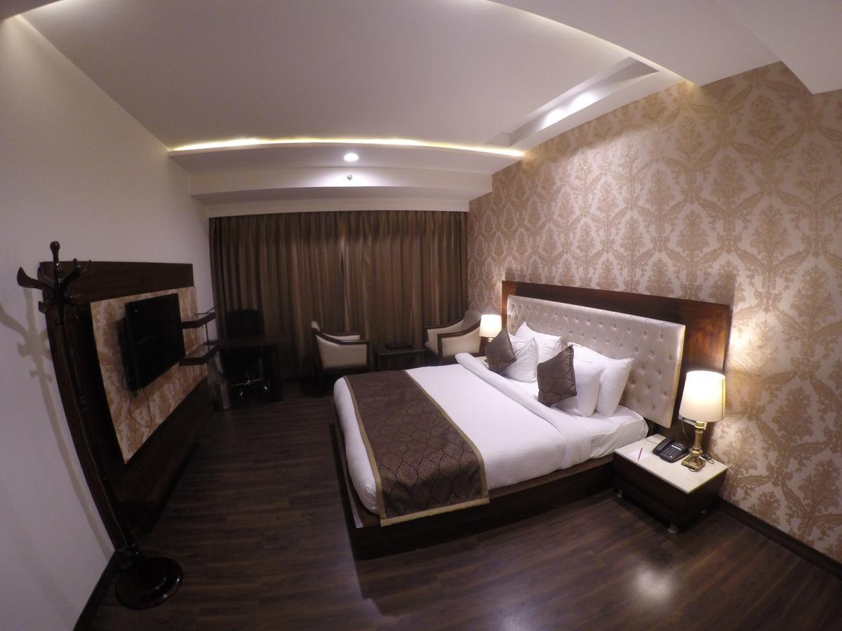 Hotel Imperia Suites ชลันธระ ภายนอก รูปภาพ