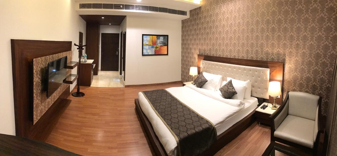 Hotel Imperia Suites ชลันธระ ภายนอก รูปภาพ