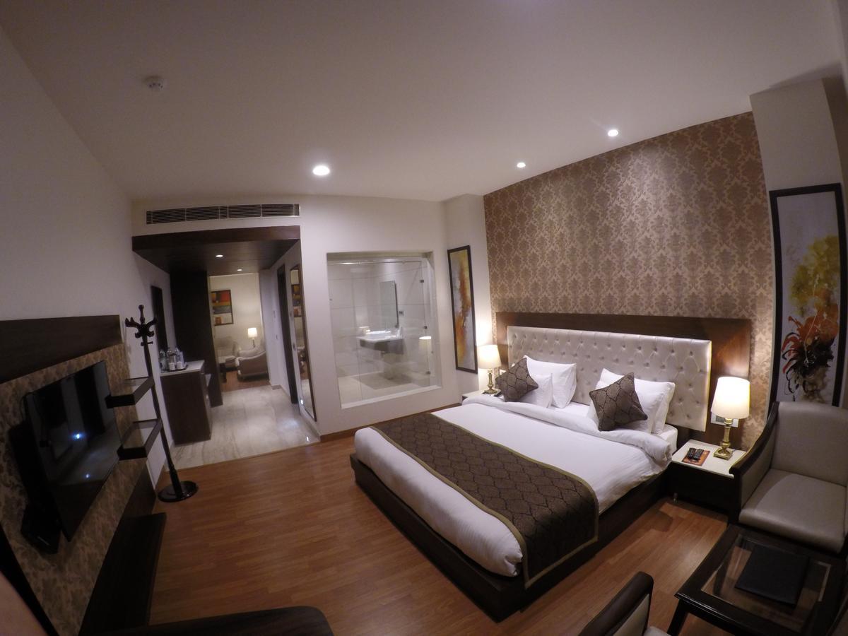 Hotel Imperia Suites ชลันธระ ภายนอก รูปภาพ