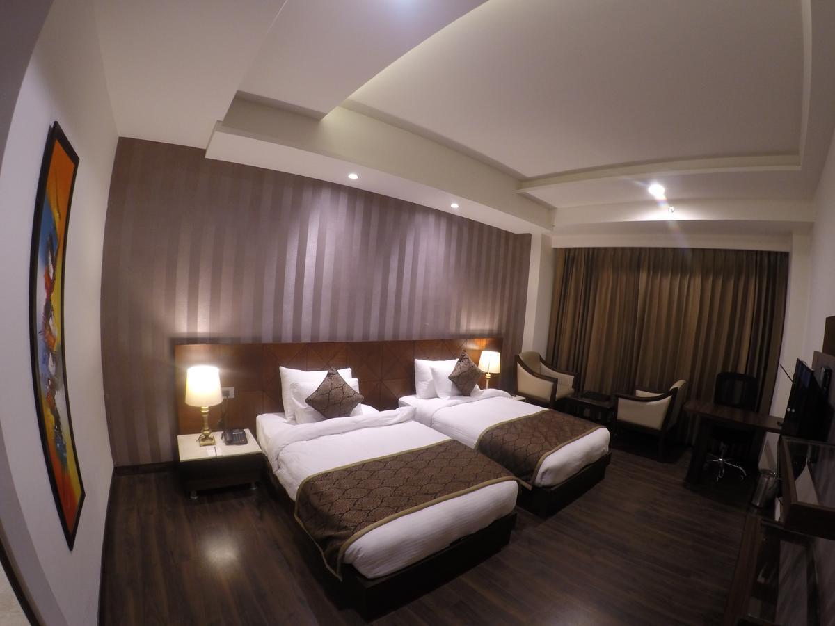 Hotel Imperia Suites ชลันธระ ภายนอก รูปภาพ